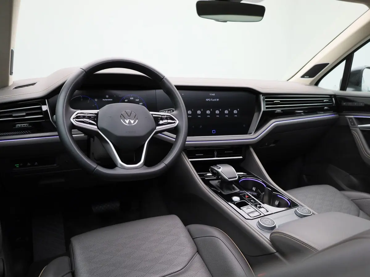 3.0 TSi eHybrid 4MOTION Elegance 381 PK | V6 | Luchtvering | Plug-In | Nightvision | Panorama Dak | Trekhaak | Head-Updisplay | Stoelverwarming Voor & Achter | Dynaudio | Geheugenfunctie sto