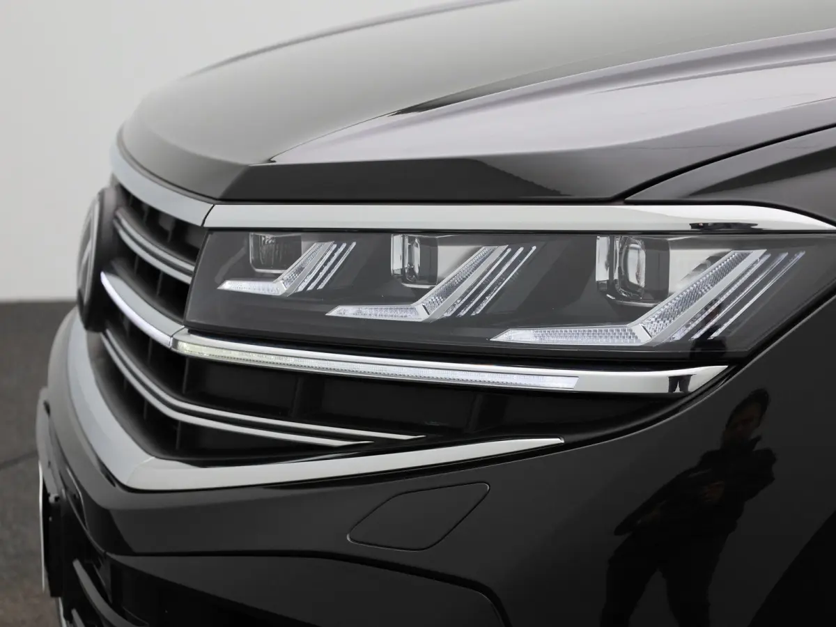 3.0 TSi eHybrid 4MOTION Elegance 381 PK | V6 | Luchtvering | Plug-In | Nightvision | Panorama Dak | Trekhaak | Head-Updisplay | Stoelverwarming Voor & Achter | Dynaudio | Geheugenfunctie sto