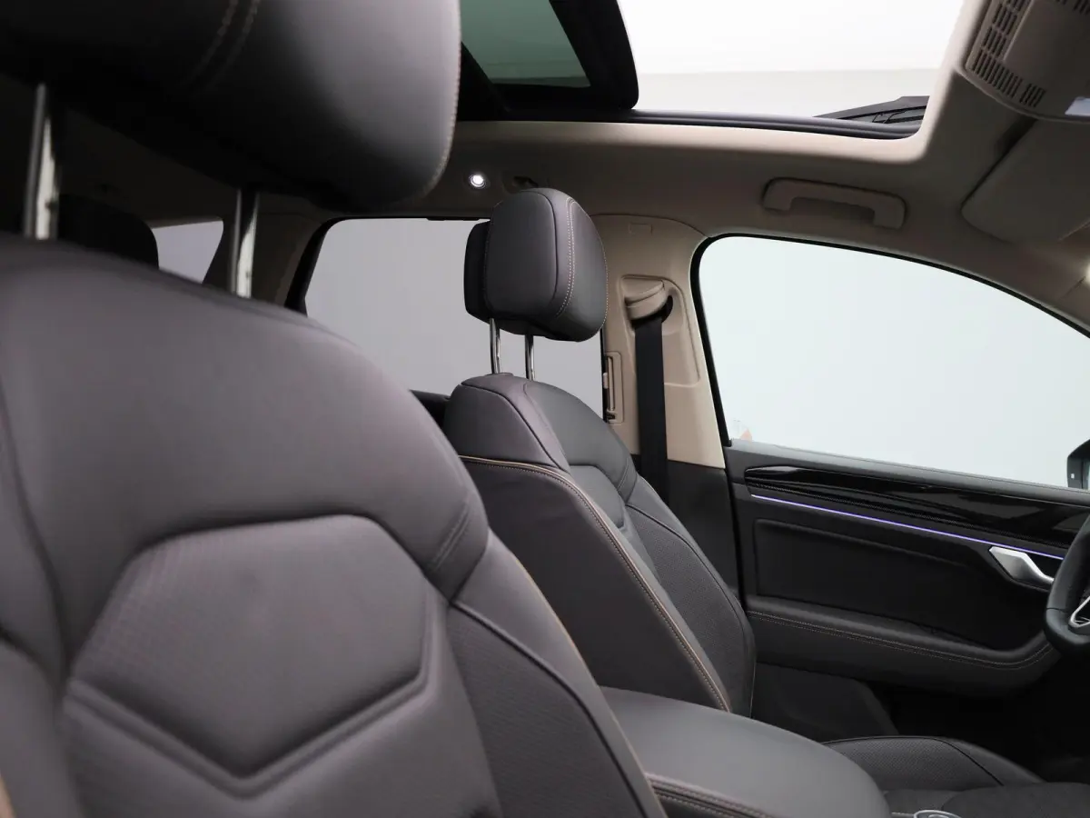 3.0 TSi eHybrid 4MOTION Elegance 381 PK | V6 | Luchtvering | Plug-In | Nightvision | Panorama Dak | Trekhaak | Head-Updisplay | Stoelverwarming Voor & Achter | Dynaudio | Geheugenfunctie sto