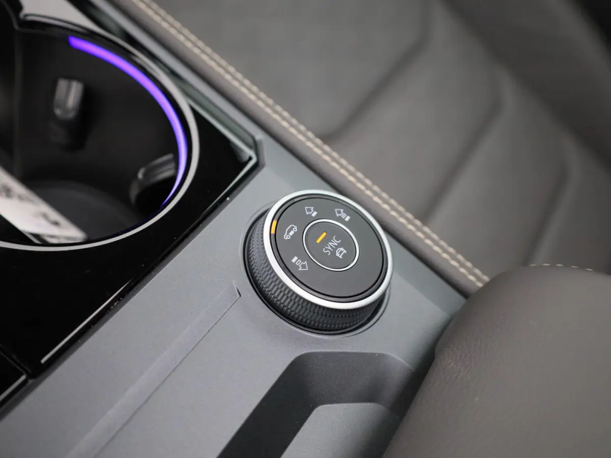 3.0 TSi eHybrid 4MOTION Elegance 381 PK | V6 | Luchtvering | Plug-In | Nightvision | Panorama Dak | Trekhaak | Head-Updisplay | Stoelverwarming Voor & Achter | Dynaudio | Geheugenfunctie sto