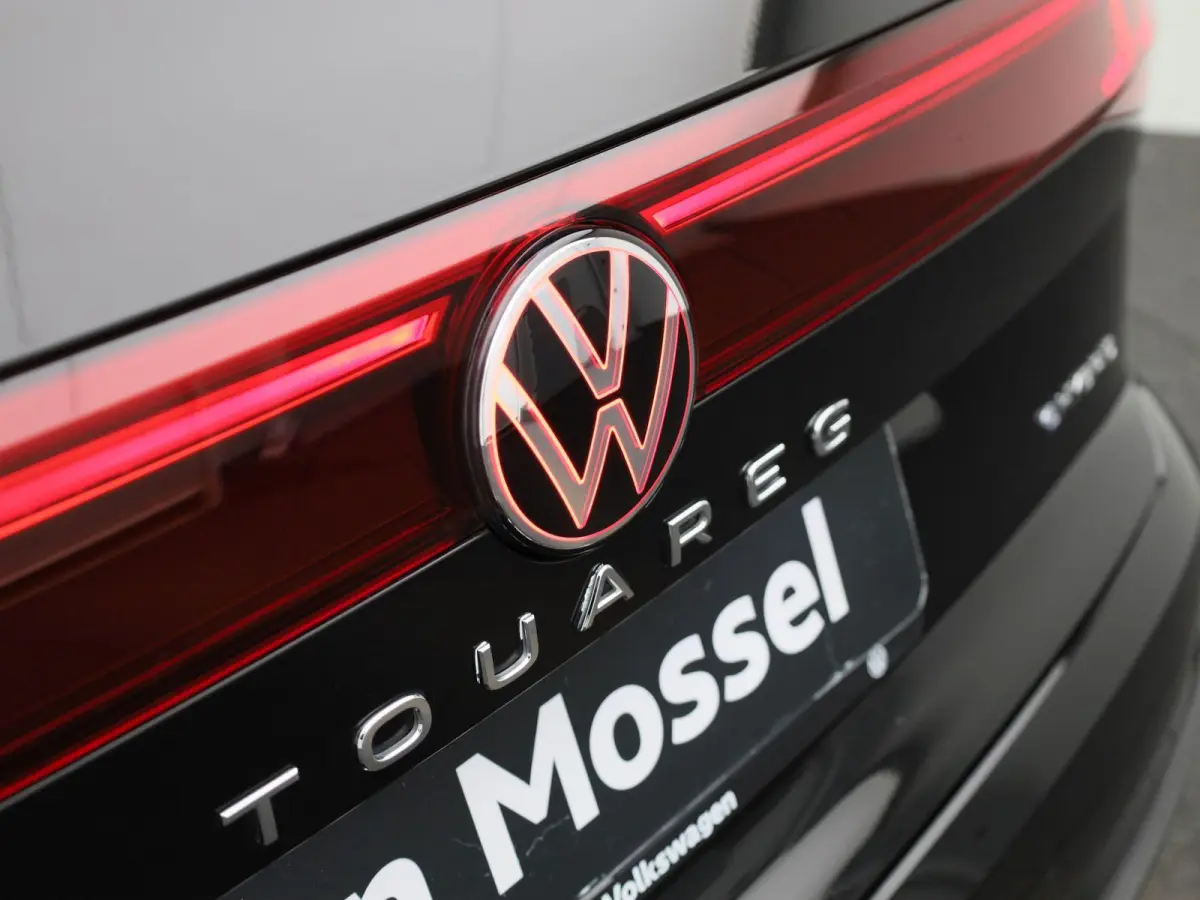 3.0 TSi eHybrid 4MOTION Elegance 381 PK | V6 | Luchtvering | Plug-In | Nightvision | Panorama Dak | Trekhaak | Head-Updisplay | Stoelverwarming Voor & Achter | Dynaudio | Geheugenfunctie sto