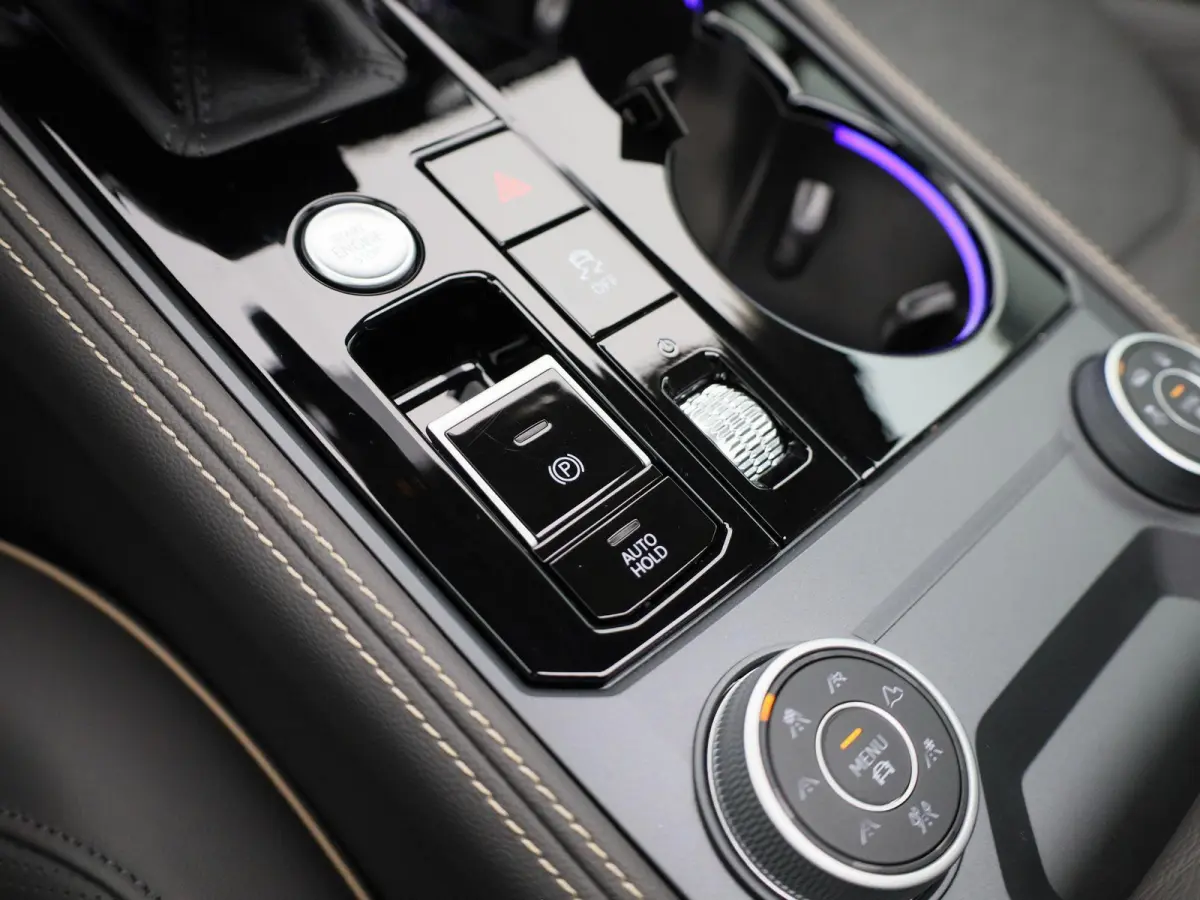 3.0 TSi eHybrid 4MOTION Elegance 381 PK | V6 | Luchtvering | Plug-In | Nightvision | Panorama Dak | Trekhaak | Head-Updisplay | Stoelverwarming Voor & Achter | Dynaudio | Geheugenfunctie sto
