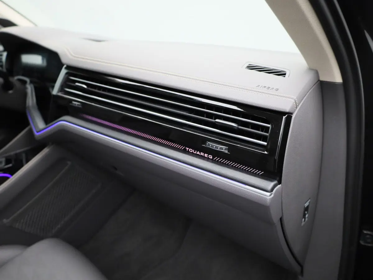 3.0 TSi eHybrid 4MOTION Elegance 381 PK | V6 | Luchtvering | Plug-In | Nightvision | Panorama Dak | Trekhaak | Head-Updisplay | Stoelverwarming Voor & Achter | Dynaudio | Geheugenfunctie sto