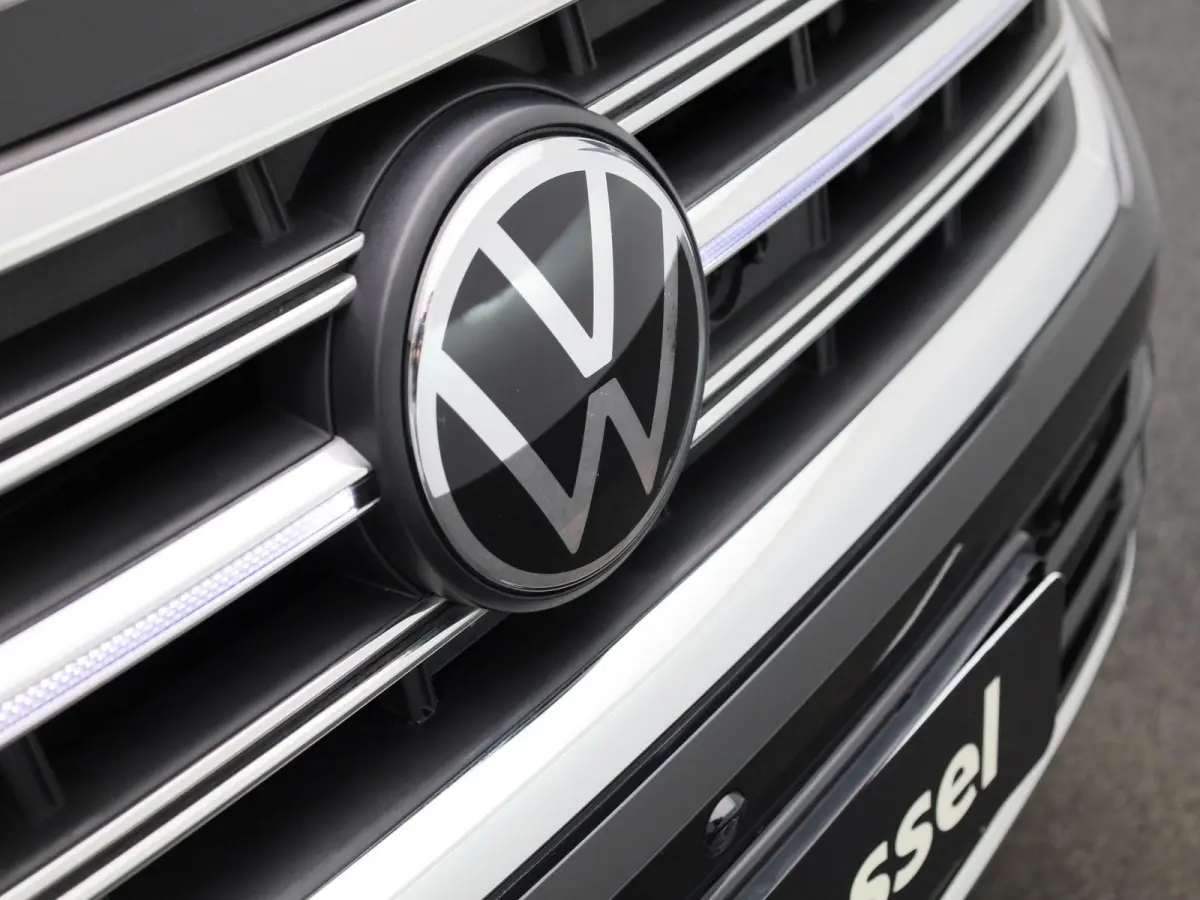 3.0 TSi eHybrid 4MOTION Elegance 381 PK | V6 | Luchtvering | Plug-In | Nightvision | Panorama Dak | Trekhaak | Head-Updisplay | Stoelverwarming Voor & Achter | Dynaudio | Geheugenfunctie sto