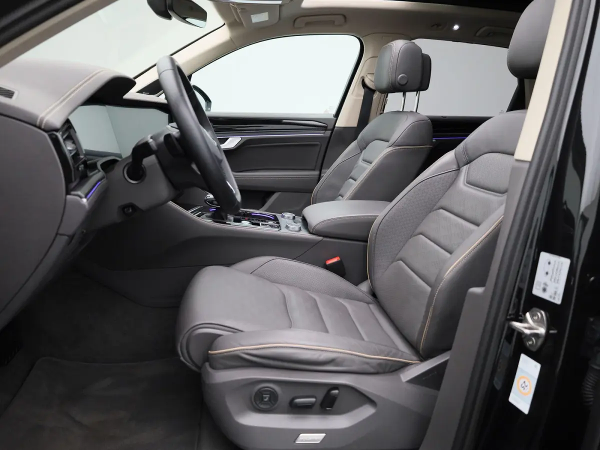 3.0 TSi eHybrid 4MOTION Elegance 381 PK | V6 | Luchtvering | Plug-In | Nightvision | Panorama Dak | Trekhaak | Head-Updisplay | Stoelverwarming Voor & Achter | Dynaudio | Geheugenfunctie sto