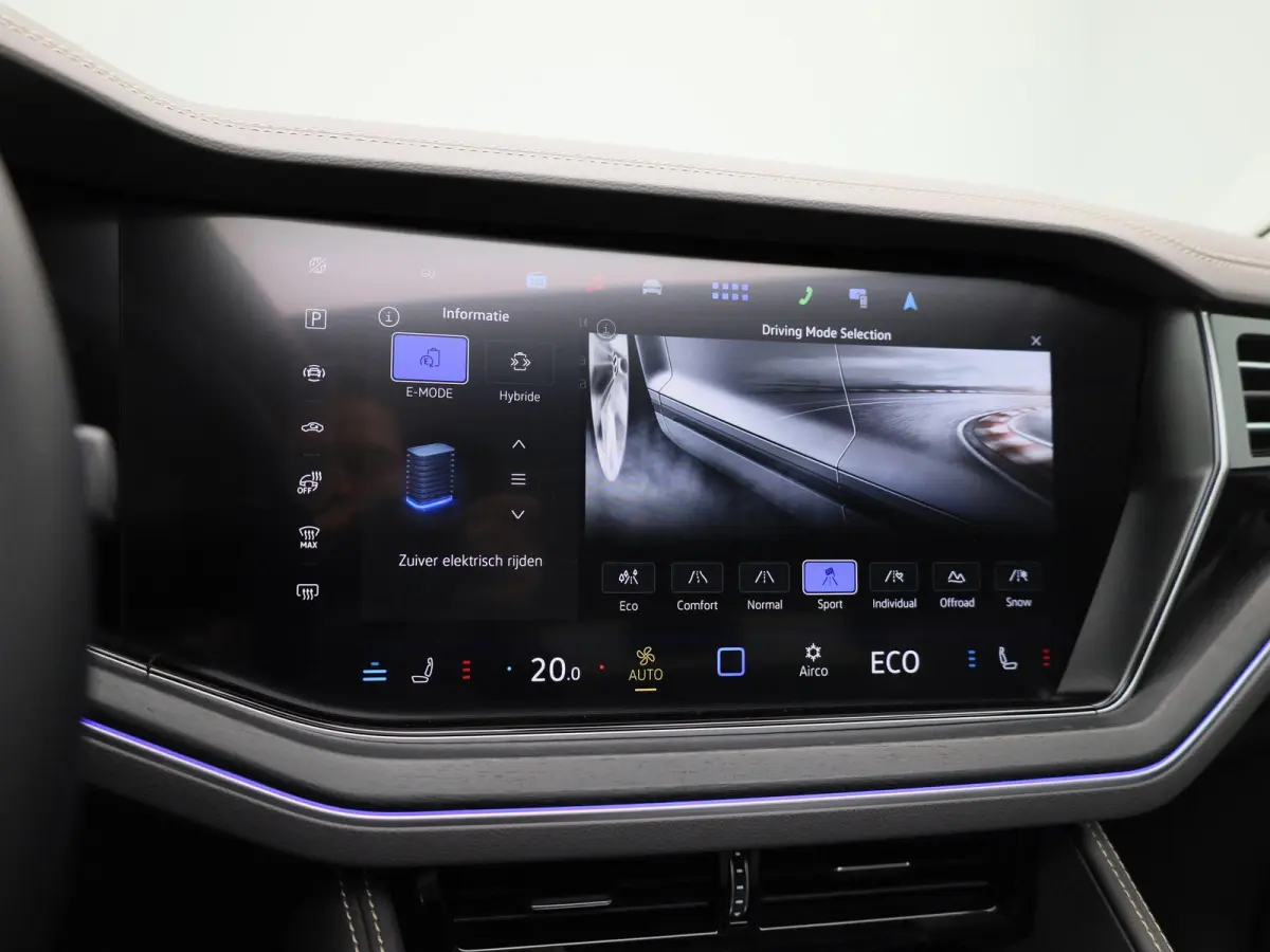 3.0 TSi eHybrid 4MOTION Elegance 381 PK | V6 | Luchtvering | Plug-In | Nightvision | Panorama Dak | Trekhaak | Head-Updisplay | Stoelverwarming Voor & Achter | Dynaudio | Geheugenfunctie sto
