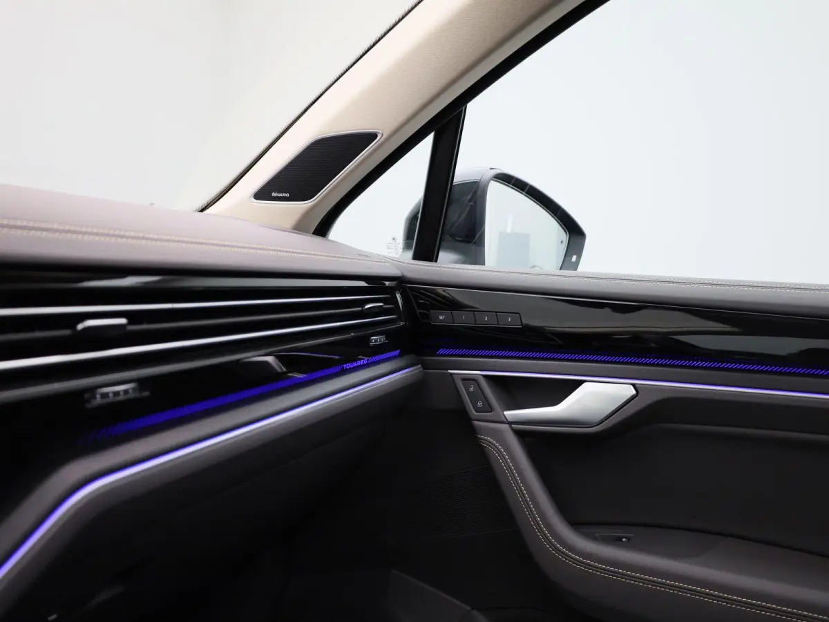 3.0 TSi eHybrid 4MOTION Elegance 381 PK | V6 | Luchtvering | Plug-In | Nightvision | Panorama Dak | Trekhaak | Head-Updisplay | Stoelverwarming Voor & Achter | Dynaudio | Geheugenfunctie sto