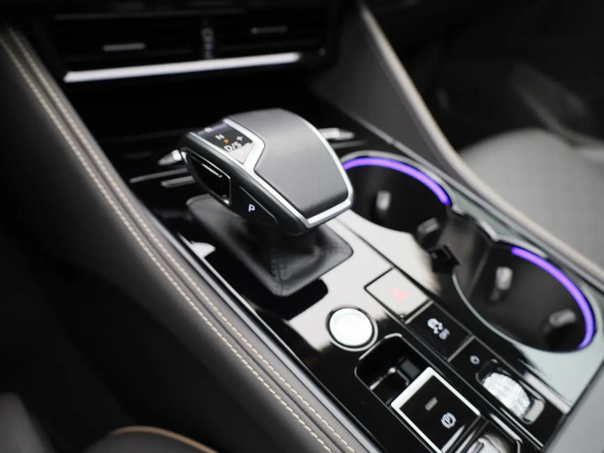 3.0 TSi eHybrid 4MOTION Elegance 381 PK | V6 | Luchtvering | Plug-In | Nightvision | Panorama Dak | Trekhaak | Head-Updisplay | Stoelverwarming Voor & Achter | Dynaudio | Geheugenfunctie sto