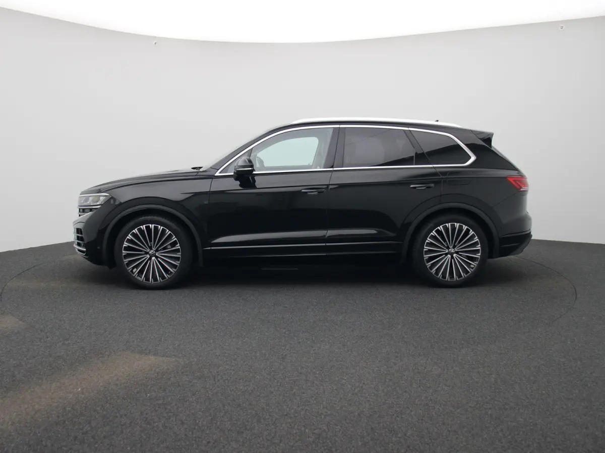 3.0 TSi eHybrid 4MOTION Elegance 381 PK | V6 | Luchtvering | Plug-In | Nightvision | Panorama Dak | Trekhaak | Head-Updisplay | Stoelverwarming Voor & Achter | Dynaudio | Geheugenfunctie sto