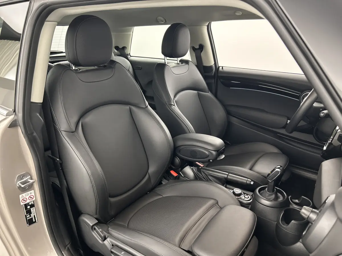 1.5 Aut. Cooper Camden Edition Leder/Sportstoelen Climate Carplay