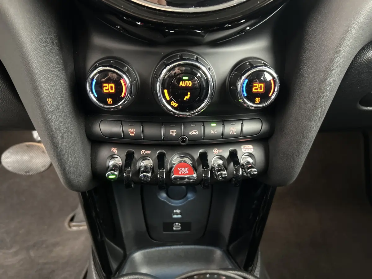 1.5 Aut. Cooper Camden Edition Leder/Sportstoelen Climate Carplay
