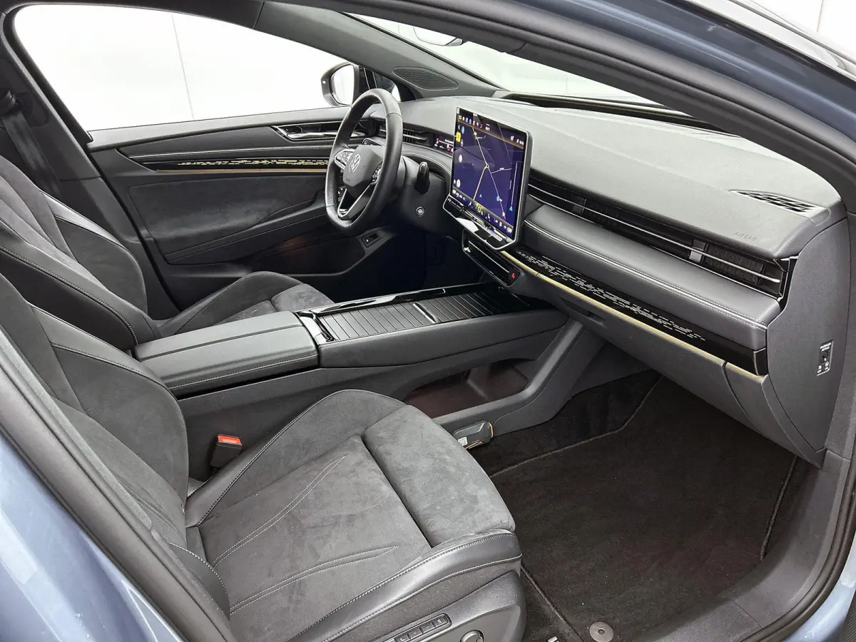 Pro Limited Edition 77 kWh | 286 PK | SOH 97.5% | Automaat | Trekhaak inklapbaar | Apple Carplay / Android Auto | 360 Parkeercamera | Head-up Display | Black Style Pakket | Panoramadak | Sto