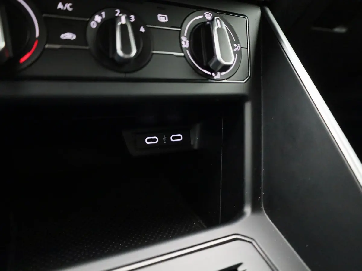1.0 TSI Life 95Pk | Origineel Nederlands | 1e Eigenaar | LED-verlichting | Airco | Travel Assist | Adaptieve cruise control | LMV 15"inch velgen |