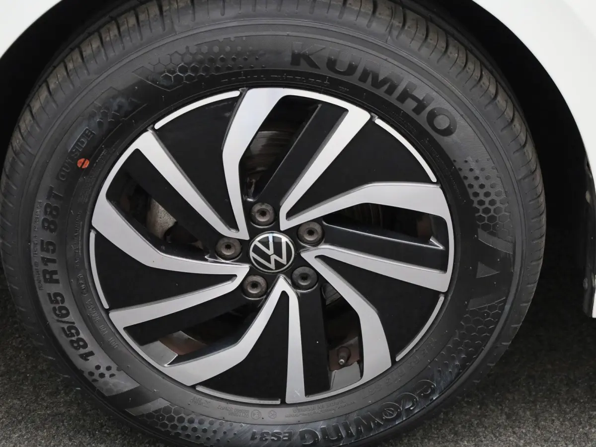 1.0 TSI Life 95Pk | Origineel Nederlands | 1e Eigenaar | LED-verlichting | Airco | Travel Assist | Adaptieve cruise control | LMV 15"inch velgen |