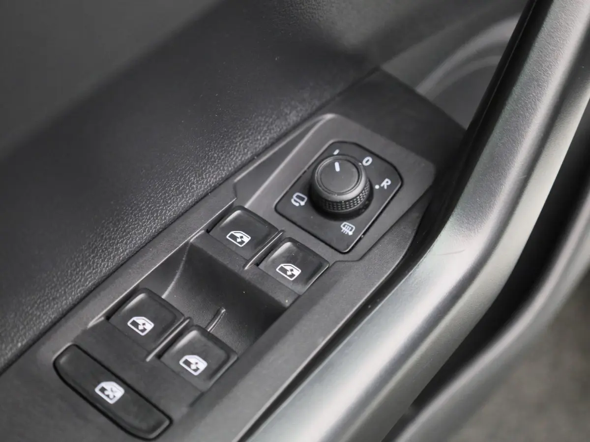 1.0 TSI Life 95Pk | Origineel Nederlands | 1e Eigenaar | LED-verlichting | Airco | Travel Assist | Adaptieve cruise control | LMV 15"inch velgen |
