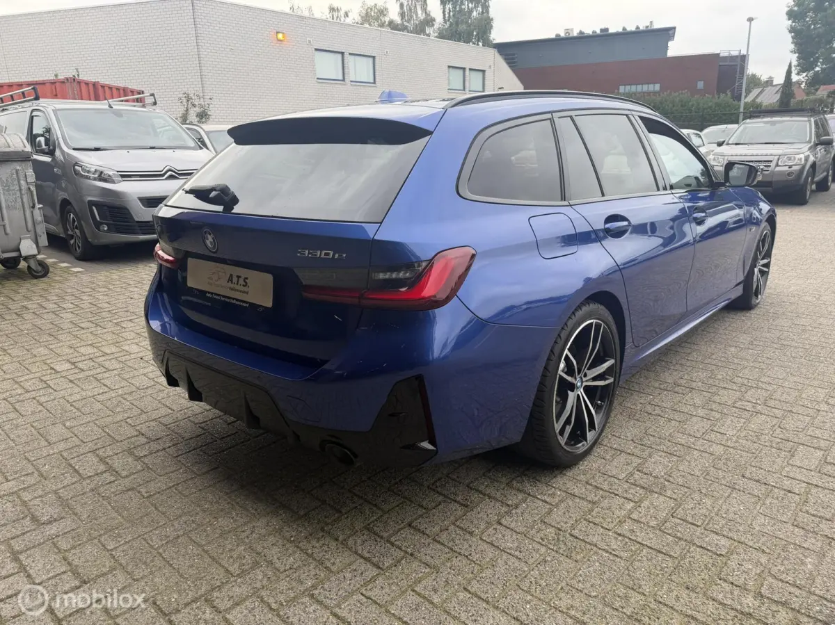 330e M-SPORT*PANO-DAK*HUD*CAMERA*LED*