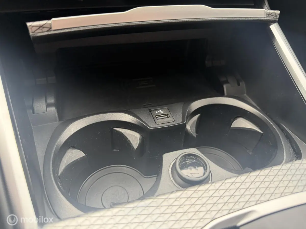 330e M-SPORT*PANO-DAK*HUD*CAMERA*LED*