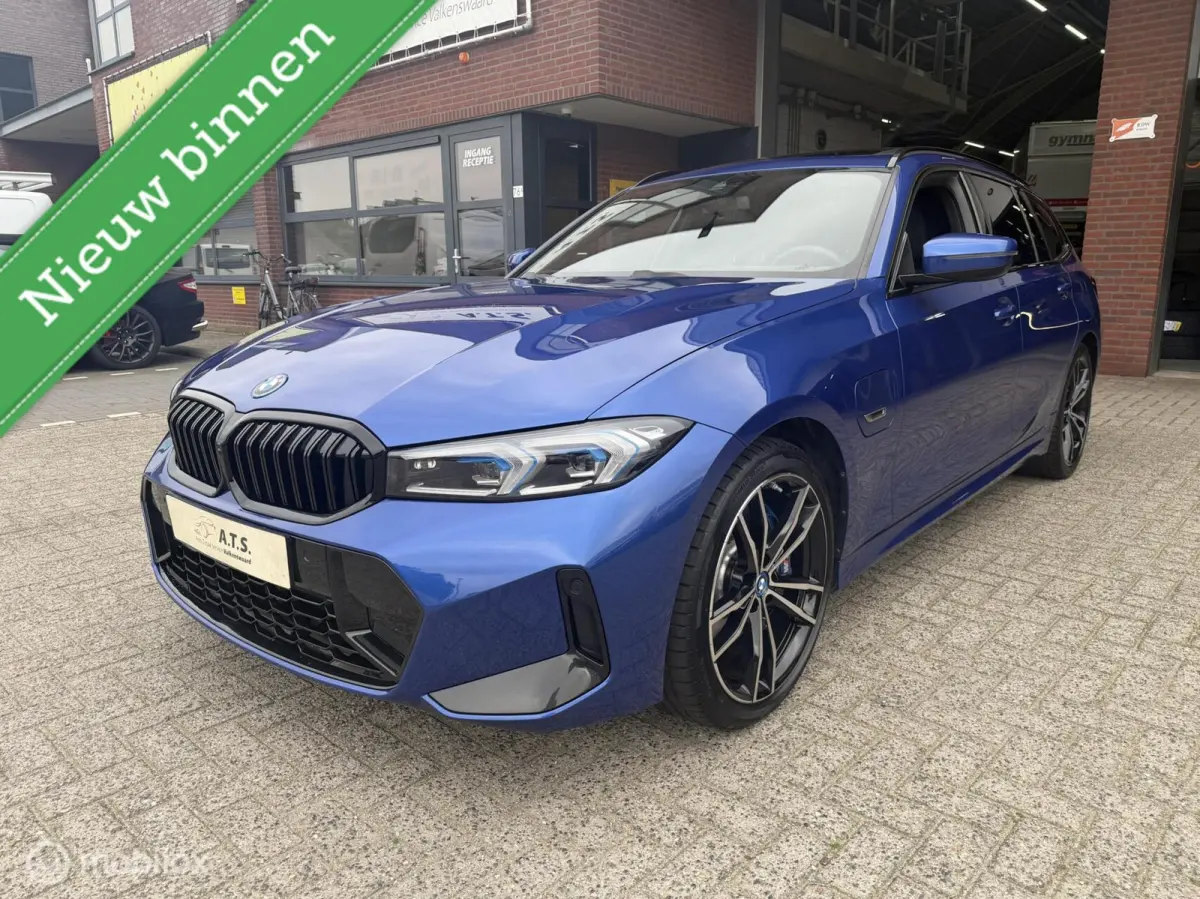 330e M-SPORT*PANO-DAK*HUD*CAMERA*LED*