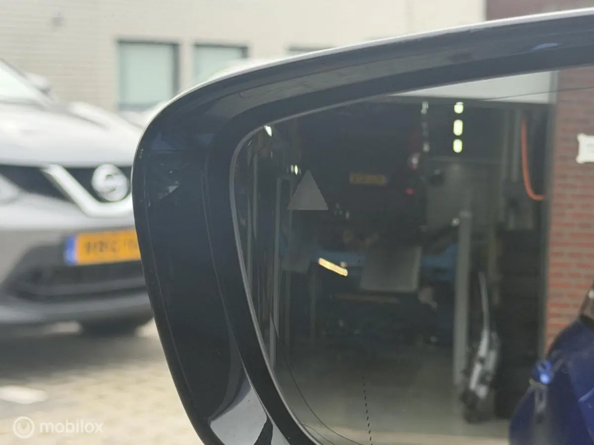 330e M-SPORT*PANO-DAK*HUD*CAMERA*LED*