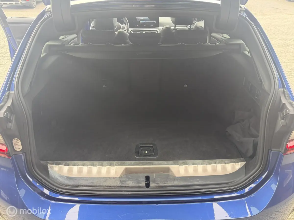 330e M-SPORT*PANO-DAK*HUD*CAMERA*LED*