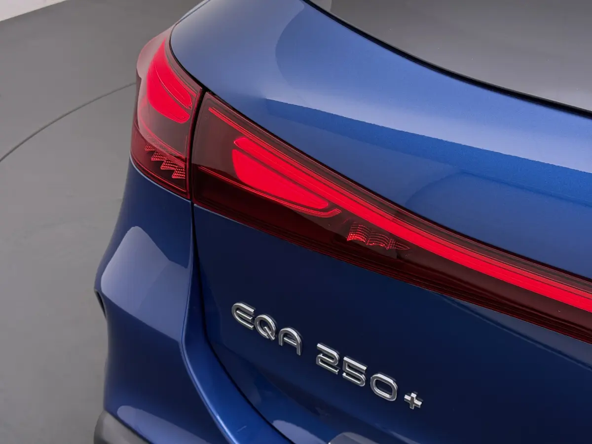 EQA 250+ AMG Line 71 kWh | Pano HUD Burmester Memory Trekhaak