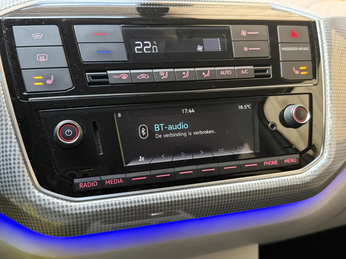 SoH 82,82% Climate & cruise control | Extra Getint glas | Lichtmetalen velgen | Metaalkleur | Parkeersensoren achter | Voorstoelen verwarmd | Verwarmde voorruit