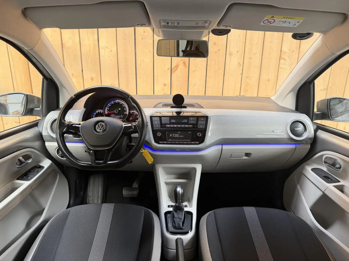 SoH 82,82% Climate & cruise control | Extra Getint glas | Lichtmetalen velgen | Metaalkleur | Parkeersensoren achter | Voorstoelen verwarmd | Verwarmde voorruit