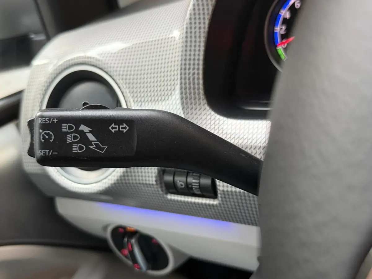 SoH 82,82% Climate & cruise control | Extra Getint glas | Lichtmetalen velgen | Metaalkleur | Parkeersensoren achter | Voorstoelen verwarmd | Verwarmde voorruit