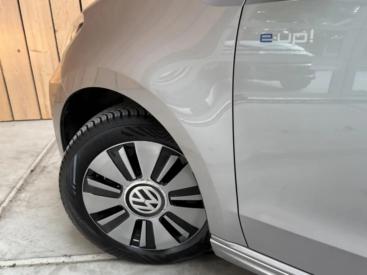 SoH 82,82% Climate & cruise control | Extra Getint glas | Lichtmetalen velgen | Metaalkleur | Parkeersensoren achter | Voorstoelen verwarmd | Verwarmde voorruit