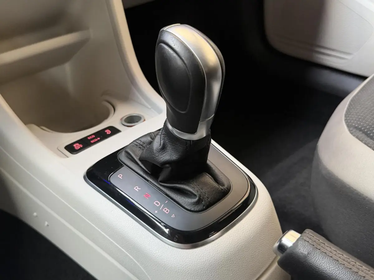 SoH 82,82% Climate & cruise control | Extra Getint glas | Lichtmetalen velgen | Metaalkleur | Parkeersensoren achter | Voorstoelen verwarmd | Verwarmde voorruit
