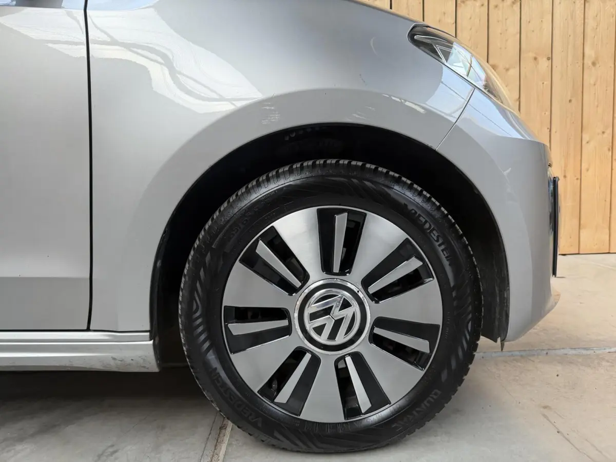 SoH 82,82% Climate & cruise control | Extra Getint glas | Lichtmetalen velgen | Metaalkleur | Parkeersensoren achter | Voorstoelen verwarmd | Verwarmde voorruit