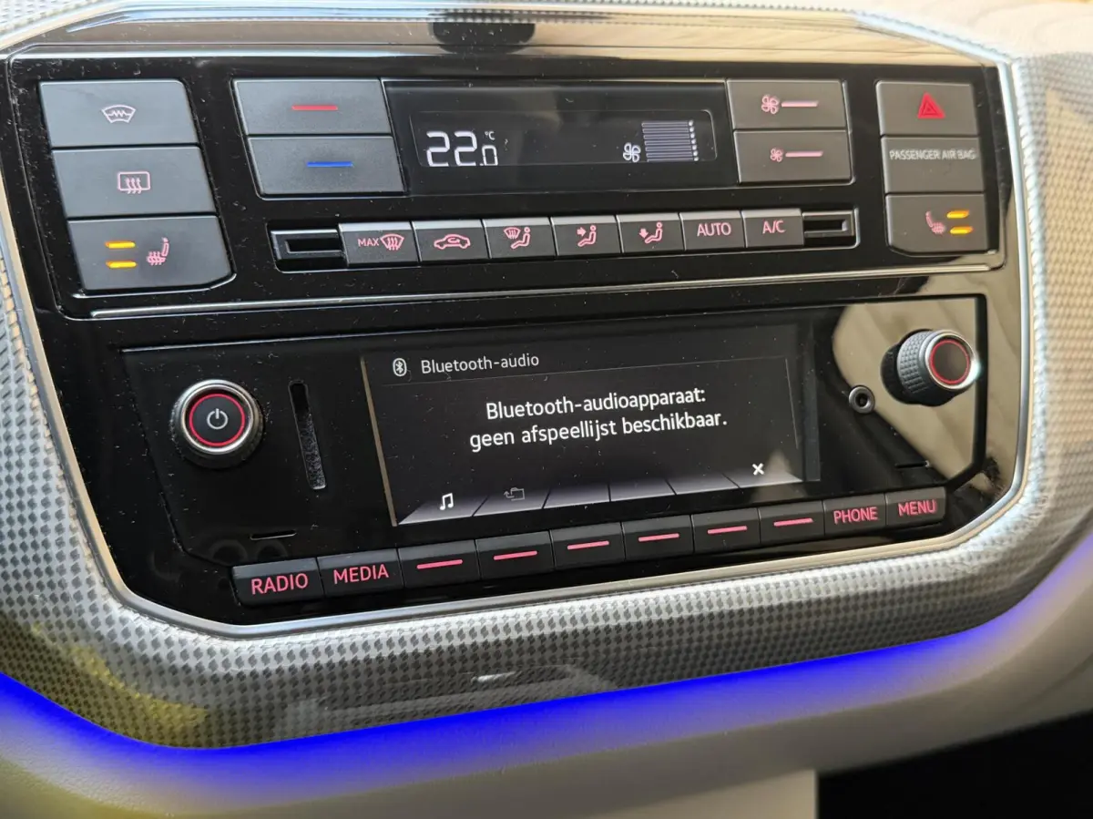 SoH 82,82% Climate & cruise control | Extra Getint glas | Lichtmetalen velgen | Metaalkleur | Parkeersensoren achter | Voorstoelen verwarmd | Verwarmde voorruit
