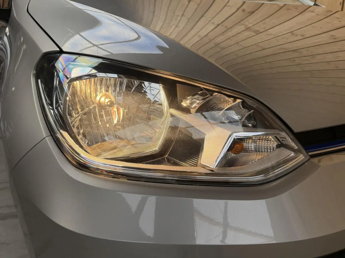 SoH 82,82% Climate & cruise control | Extra Getint glas | Lichtmetalen velgen | Metaalkleur | Parkeersensoren achter | Voorstoelen verwarmd | Verwarmde voorruit