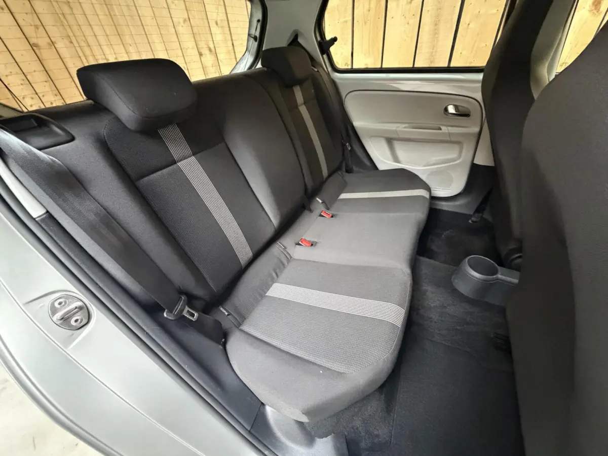SoH 82,82% Climate & cruise control | Extra Getint glas | Lichtmetalen velgen | Metaalkleur | Parkeersensoren achter | Voorstoelen verwarmd | Verwarmde voorruit