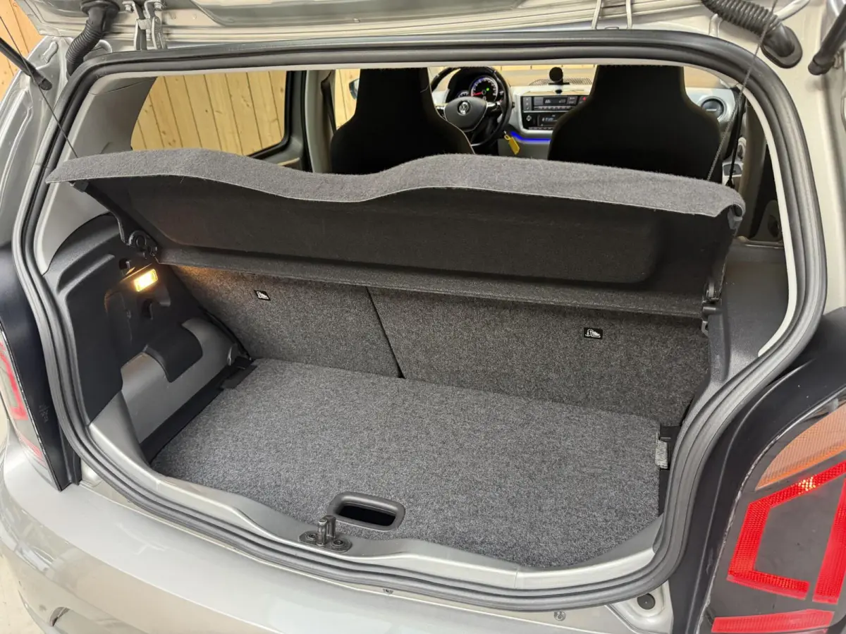 SoH 82,82% Climate & cruise control | Extra Getint glas | Lichtmetalen velgen | Metaalkleur | Parkeersensoren achter | Voorstoelen verwarmd | Verwarmde voorruit