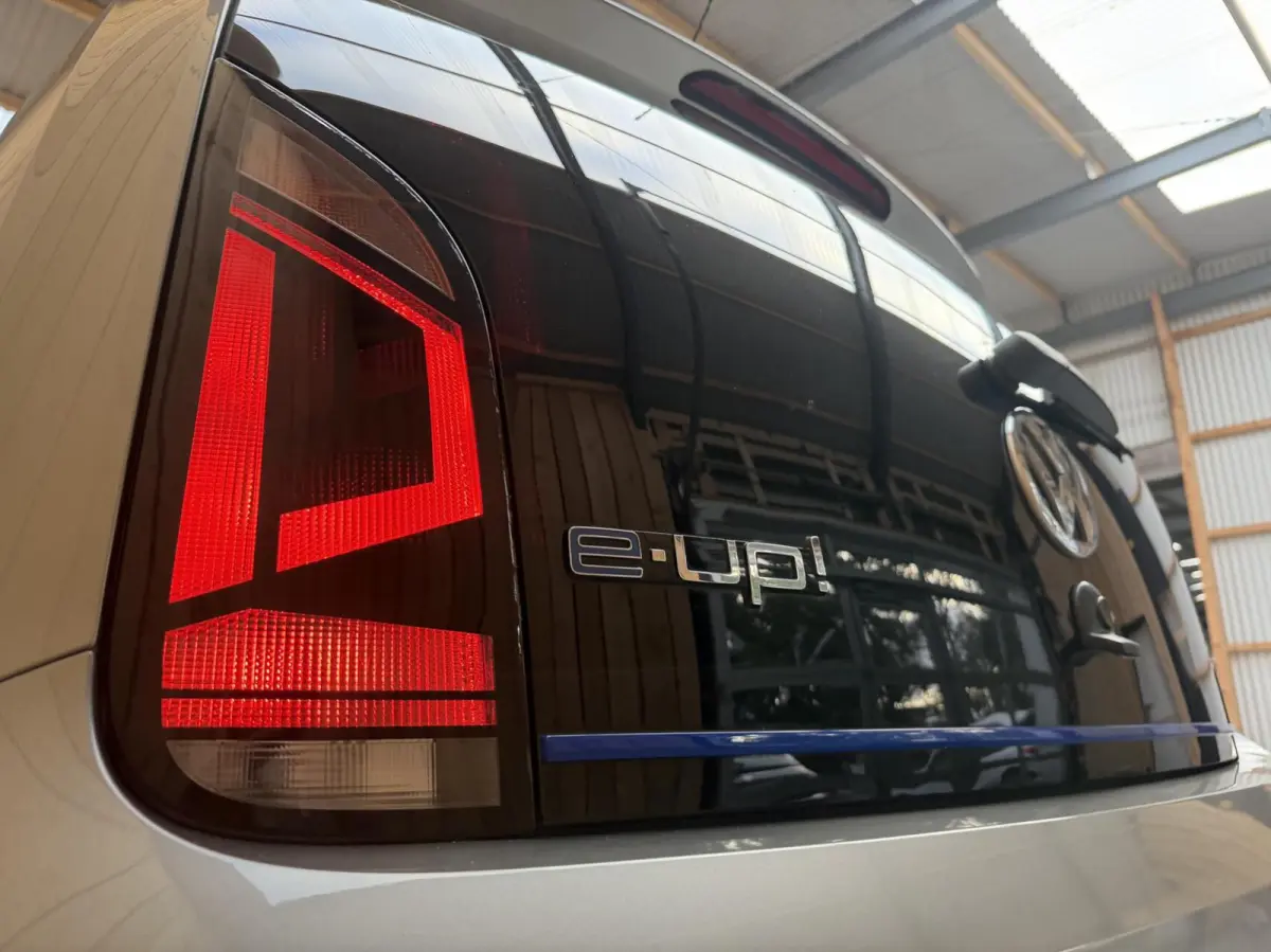 SoH 82,82% Climate & cruise control | Extra Getint glas | Lichtmetalen velgen | Metaalkleur | Parkeersensoren achter | Voorstoelen verwarmd | Verwarmde voorruit