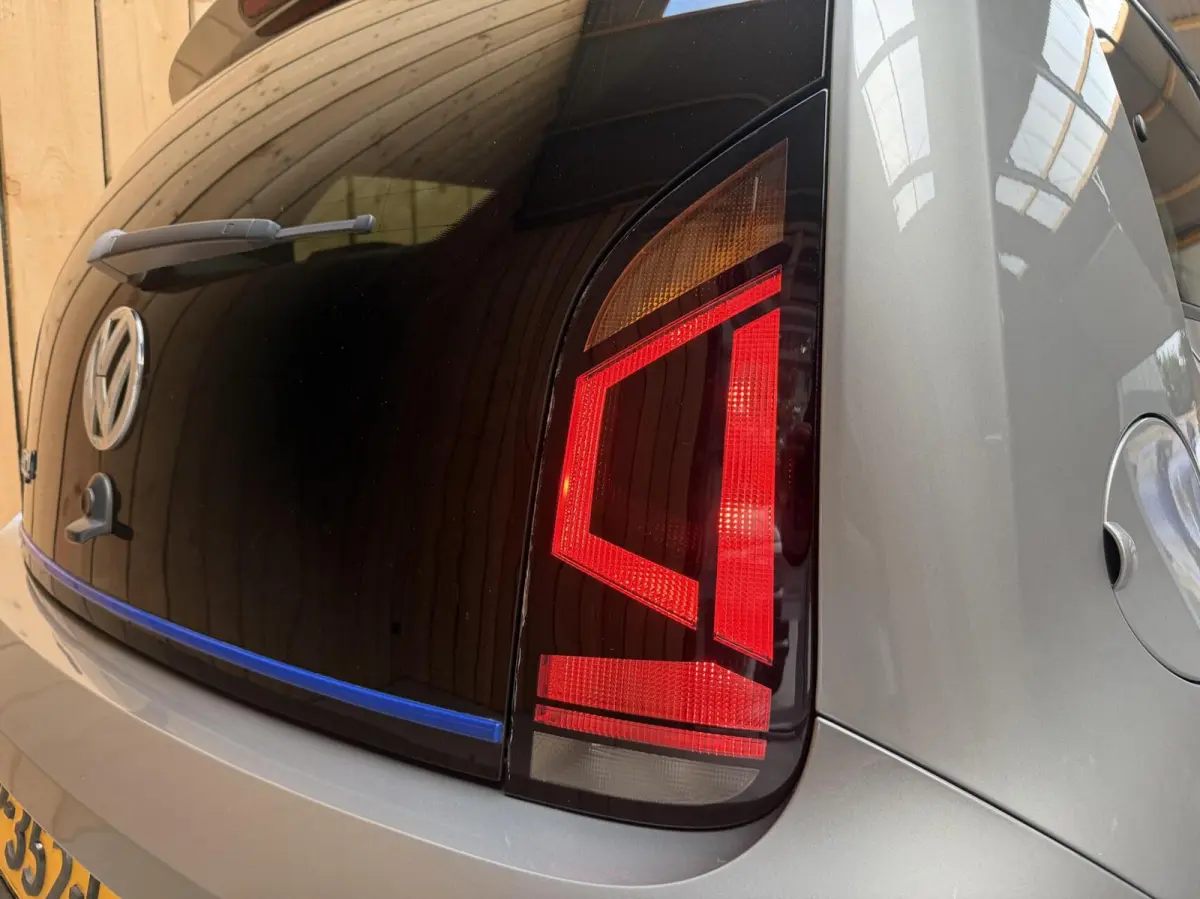 SoH 82,82% Climate & cruise control | Extra Getint glas | Lichtmetalen velgen | Metaalkleur | Parkeersensoren achter | Voorstoelen verwarmd | Verwarmde voorruit