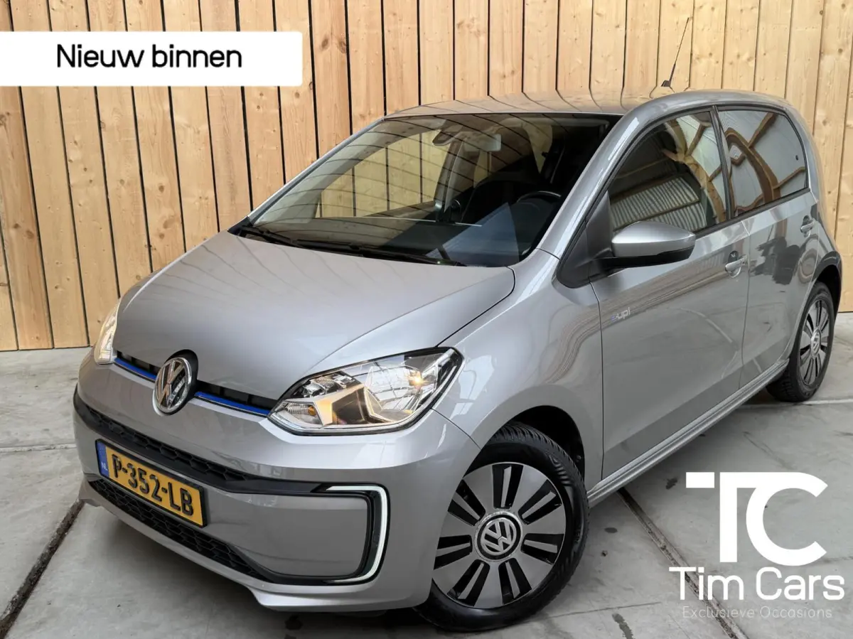 SoH 82,82% Climate & cruise control | Extra Getint glas | Lichtmetalen velgen | Metaalkleur | Parkeersensoren achter | Voorstoelen verwarmd | Verwarmde voorruit