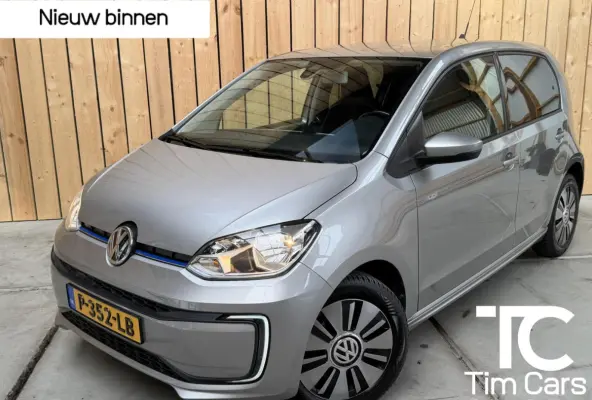 SoH 82,82% Climate & cruise control | Extra Getint glas | Lichtmetalen velgen | Metaalkleur | Parkeersensoren achter | Voorstoelen verwarmd | Verwarmde voorruit