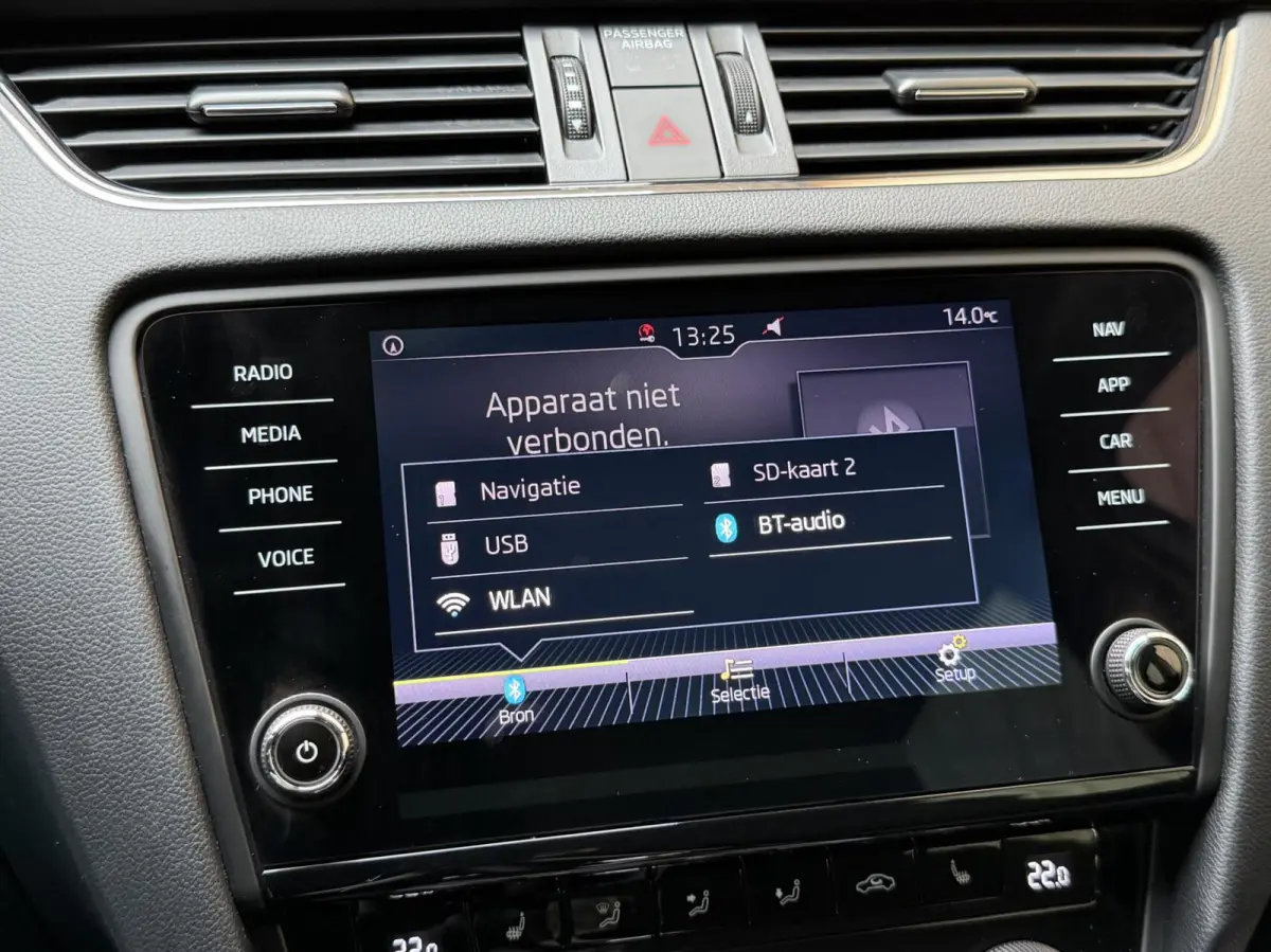 1.0 TSI Greentech Style Business Automaat | Apple CarPlay/Android Auto | Cruise & climate control | DAB ontvanger | Lichtmetalen velgen | Parkeersensoren achter | Voorstoelen verwarmd | Trek
