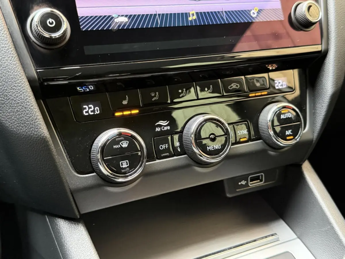 1.0 TSI Greentech Style Business Automaat | Apple CarPlay/Android Auto | Cruise & climate control | DAB ontvanger | Lichtmetalen velgen | Parkeersensoren achter | Voorstoelen verwarmd | Trek