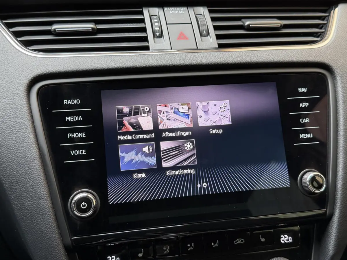1.0 TSI Greentech Style Business Automaat | Apple CarPlay/Android Auto | Cruise & climate control | DAB ontvanger | Lichtmetalen velgen | Parkeersensoren achter | Voorstoelen verwarmd | Trek