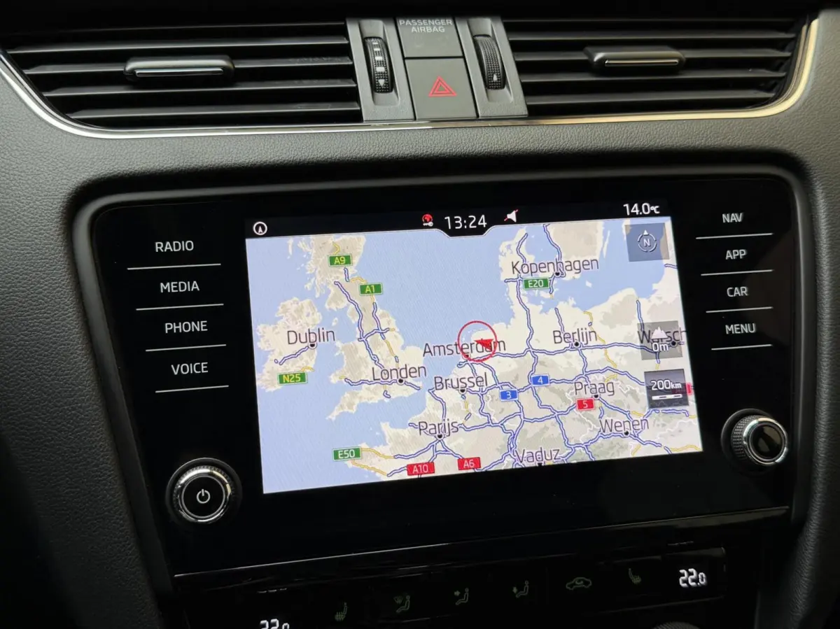 1.0 TSI Greentech Style Business Automaat | Apple CarPlay/Android Auto | Cruise & climate control | DAB ontvanger | Lichtmetalen velgen | Parkeersensoren achter | Voorstoelen verwarmd | Trek