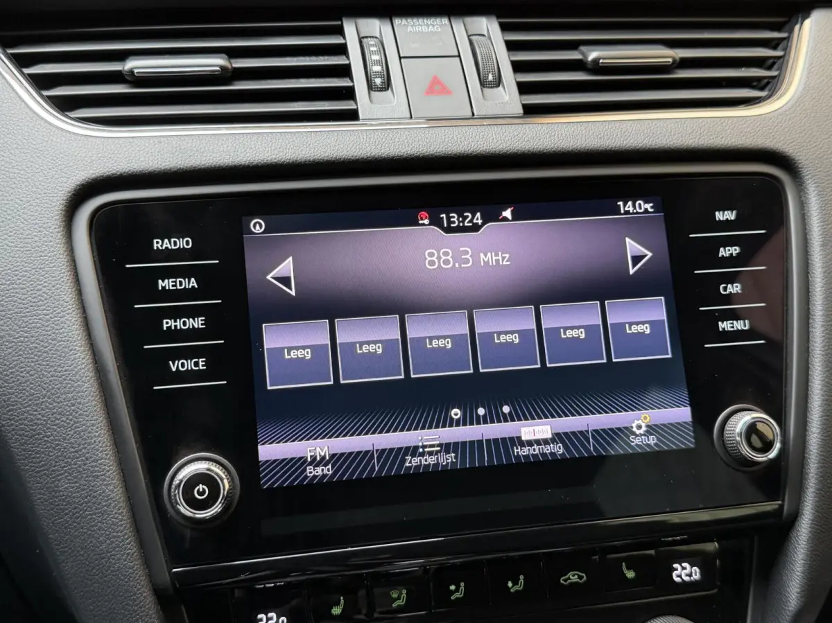 1.0 TSI Greentech Style Business Automaat | Apple CarPlay/Android Auto | Cruise & climate control | DAB ontvanger | Lichtmetalen velgen | Parkeersensoren achter | Voorstoelen verwarmd | Trek