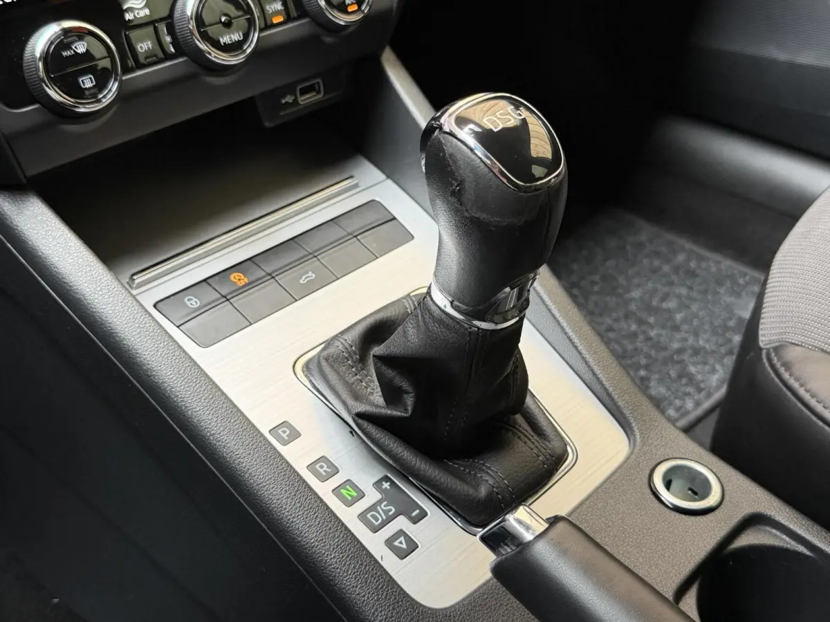 1.0 TSI Greentech Style Business Automaat | Apple CarPlay/Android Auto | Cruise & climate control | DAB ontvanger | Lichtmetalen velgen | Parkeersensoren achter | Voorstoelen verwarmd | Trek