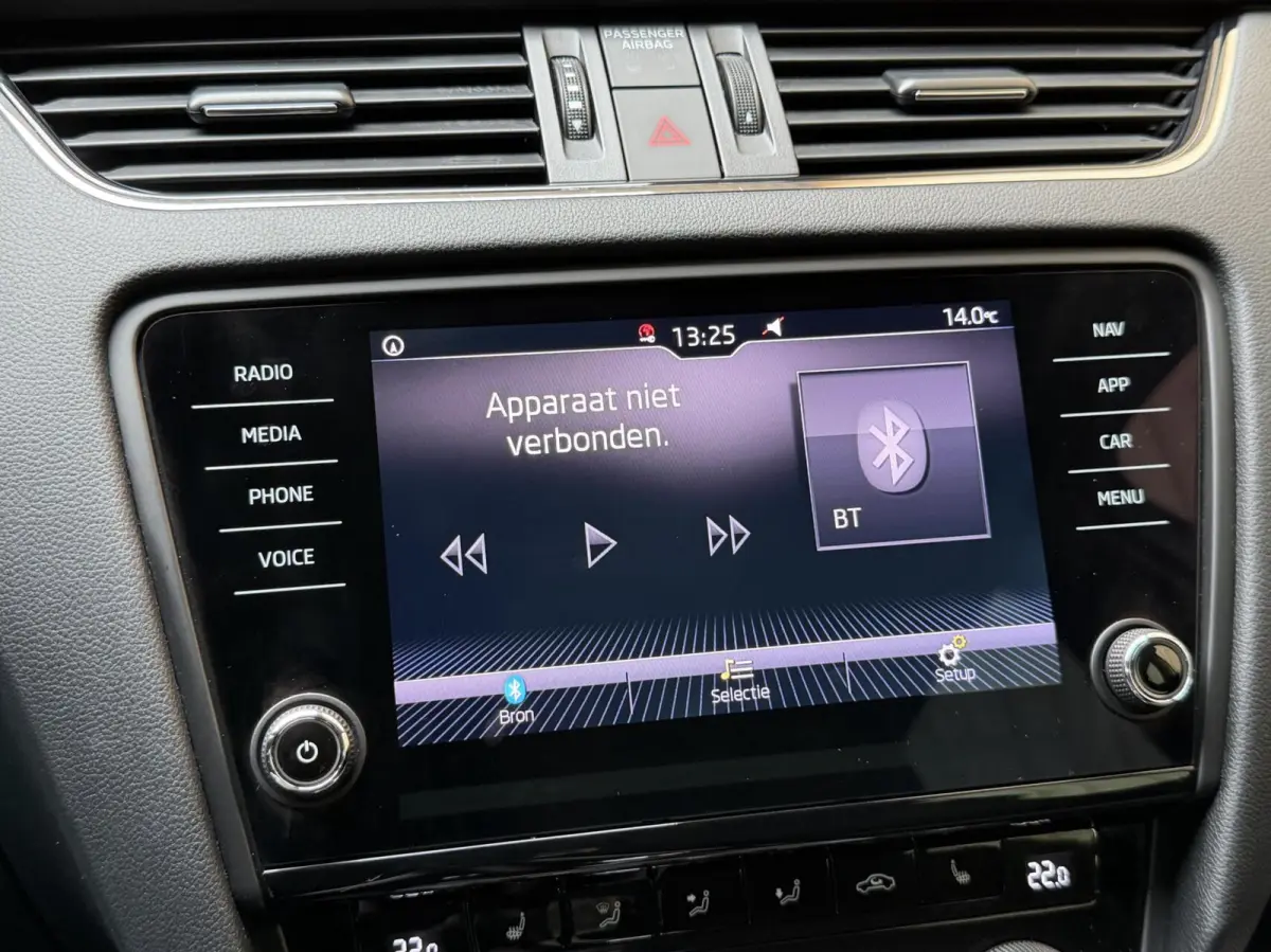 1.0 TSI Greentech Style Business Automaat | Apple CarPlay/Android Auto | Cruise & climate control | DAB ontvanger | Lichtmetalen velgen | Parkeersensoren achter | Voorstoelen verwarmd | Trek
