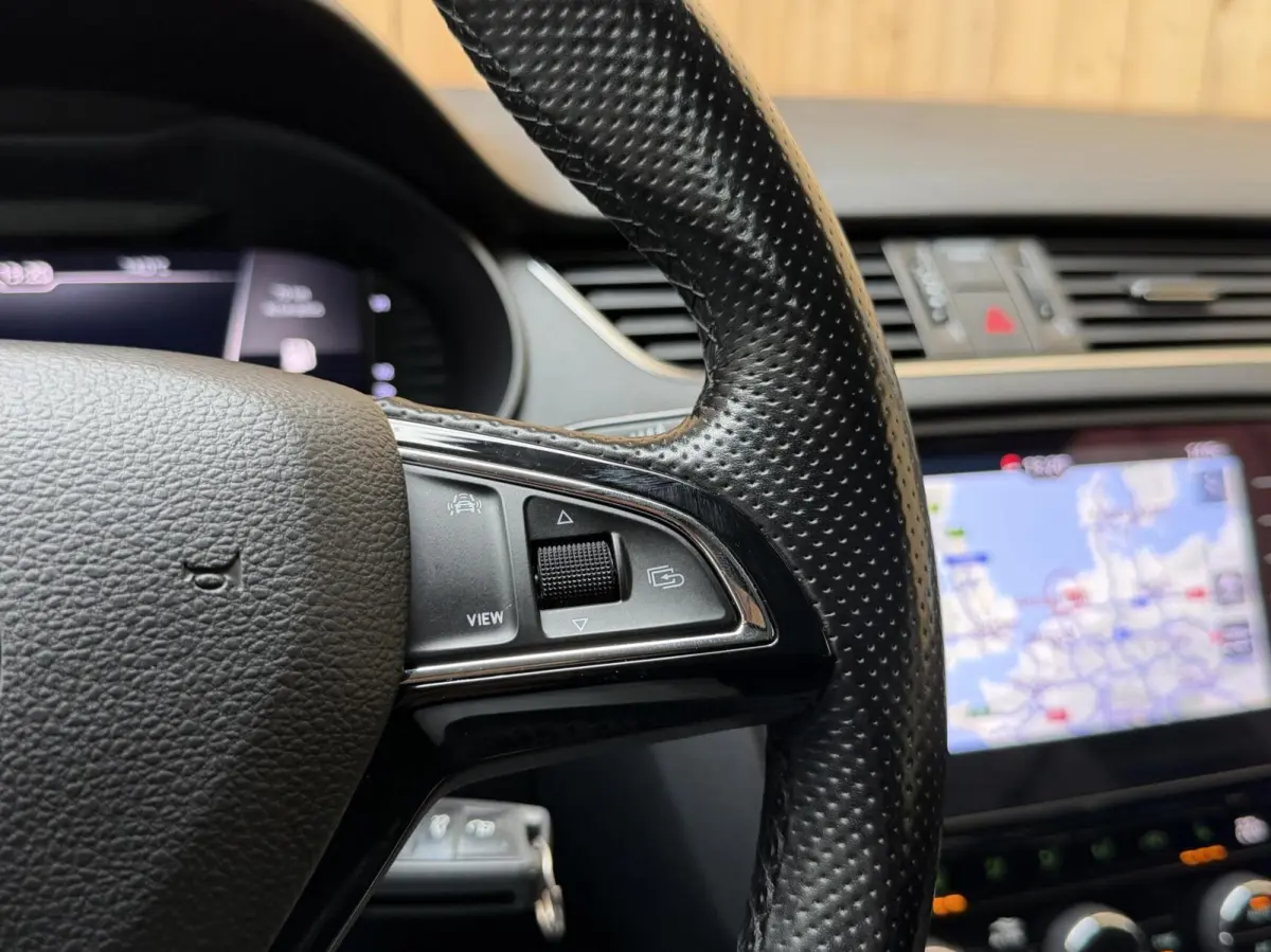 1.0 TSI Greentech Style Business Automaat | Apple CarPlay/Android Auto | Cruise & climate control | DAB ontvanger | Lichtmetalen velgen | Parkeersensoren achter | Voorstoelen verwarmd | Trek