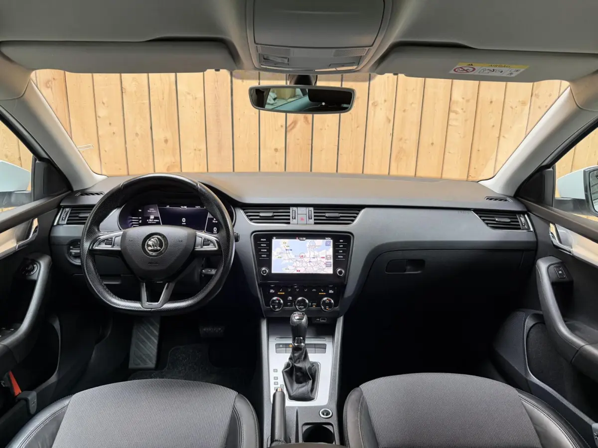 1.0 TSI Greentech Style Business Automaat | Apple CarPlay/Android Auto | Cruise & climate control | DAB ontvanger | Lichtmetalen velgen | Parkeersensoren achter | Voorstoelen verwarmd | Trek