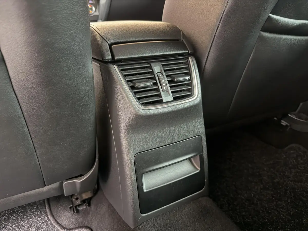 1.0 TSI Greentech Style Business Automaat | Apple CarPlay/Android Auto | Cruise & climate control | DAB ontvanger | Lichtmetalen velgen | Parkeersensoren achter | Voorstoelen verwarmd | Trek