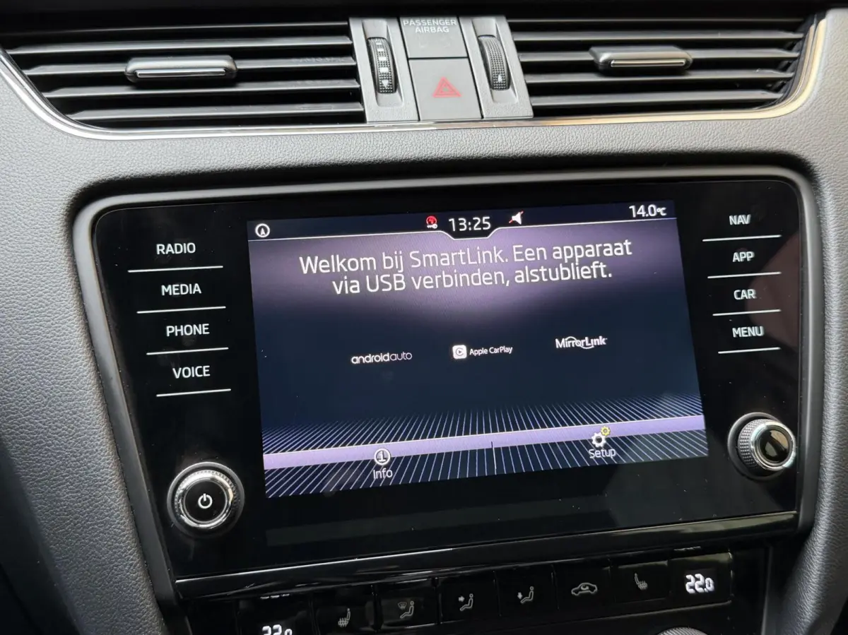 1.0 TSI Greentech Style Business Automaat | Apple CarPlay/Android Auto | Cruise & climate control | DAB ontvanger | Lichtmetalen velgen | Parkeersensoren achter | Voorstoelen verwarmd | Trek